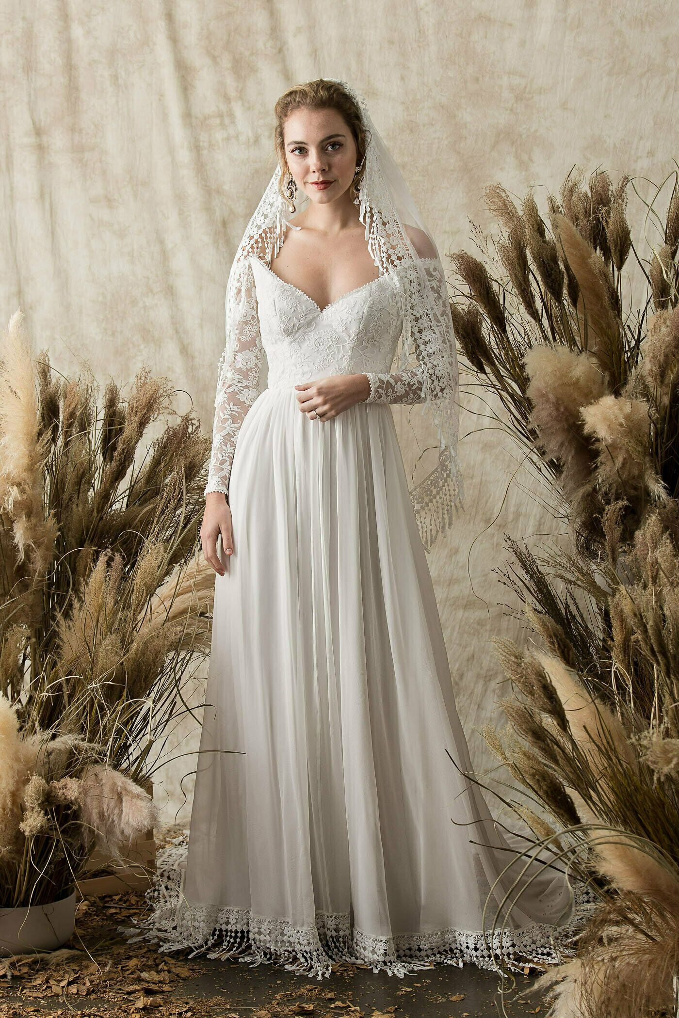 Susie Tulle Veil - Fingertip Length | Dreamers and Lovers