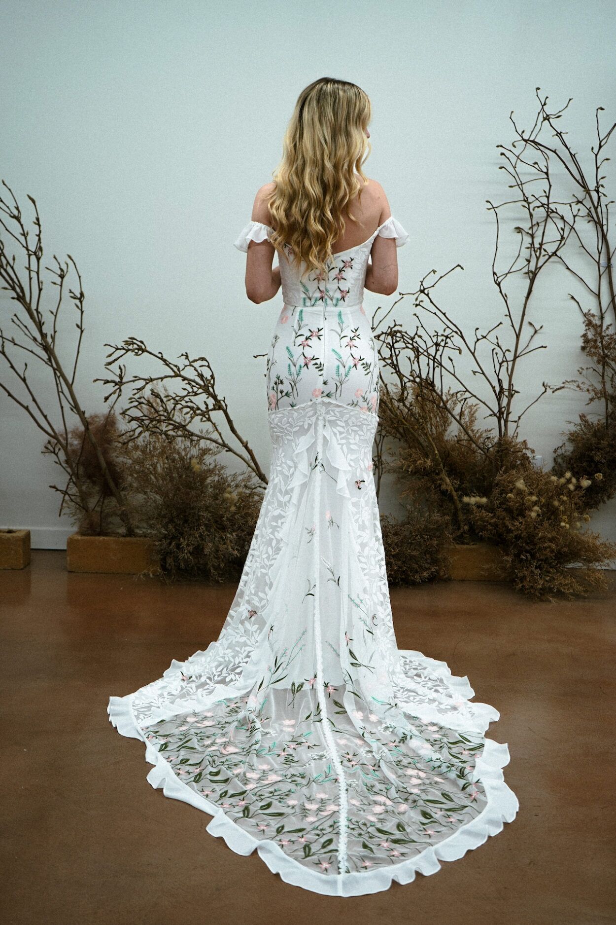 wedding dress with colored flowers Colorful Floral Discover the perfect wedding dress with colored flowers Colorful 3D Flowers Wedding Dress